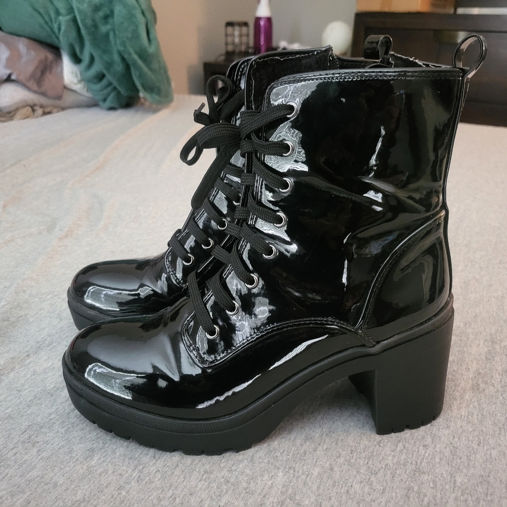 Boots - Picture 4 of 6